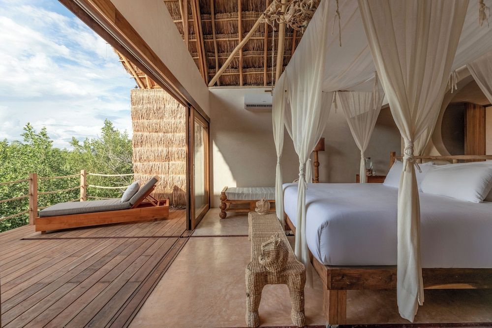 Signature Suite Upper - Jungle Side