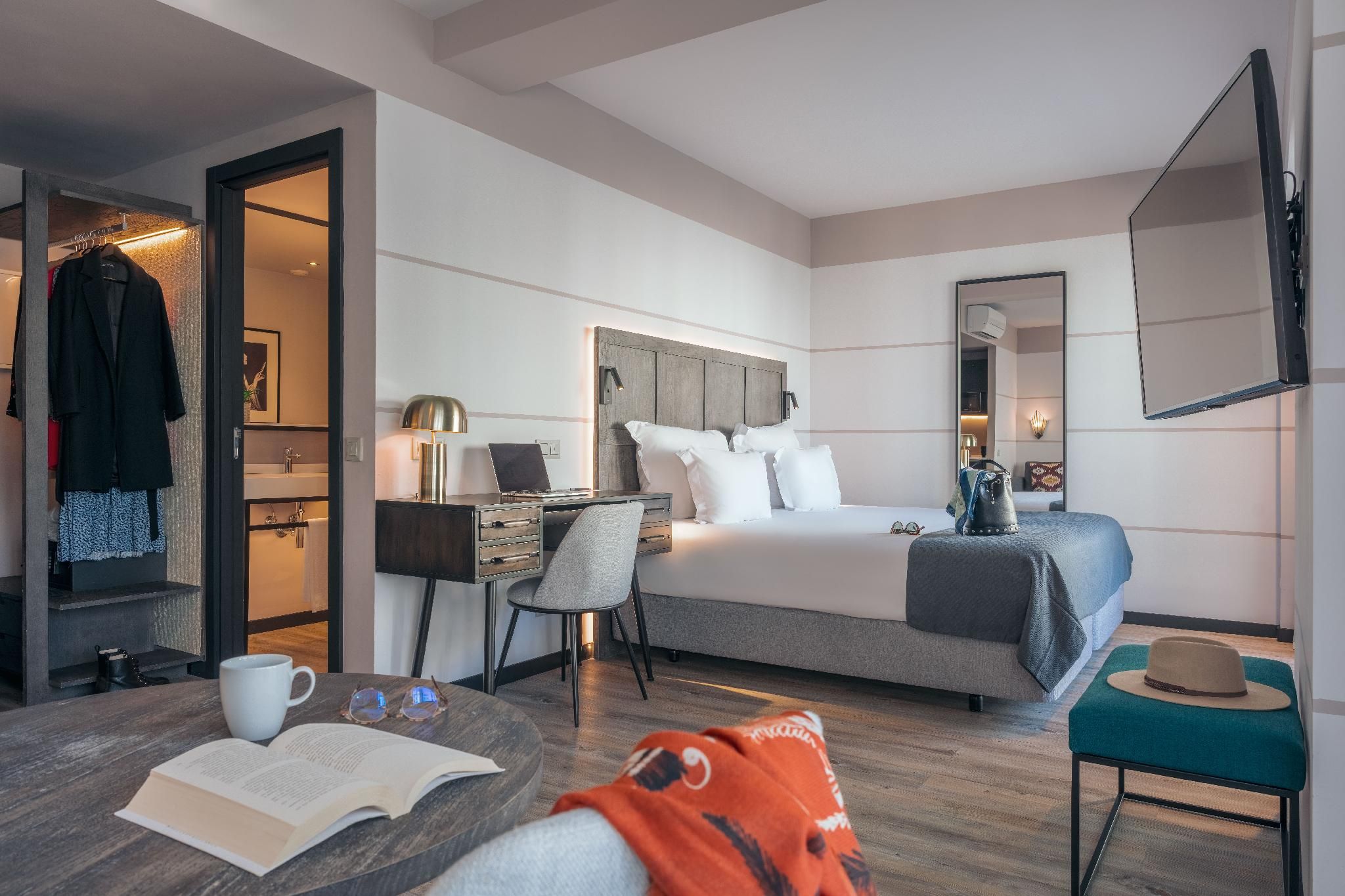 Junior City View Suite