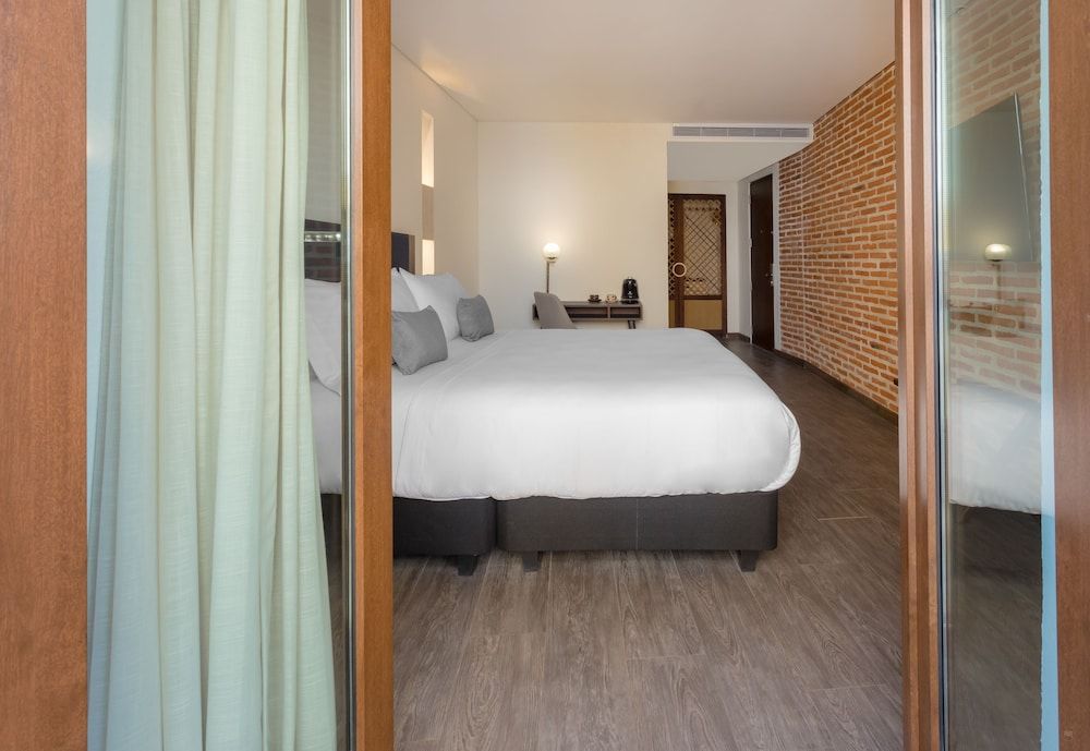 Superior Room, 1 King Bed, Non Smoking