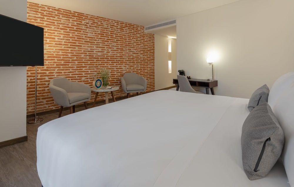 Classic Room, 1 King Bed, Non Smoking