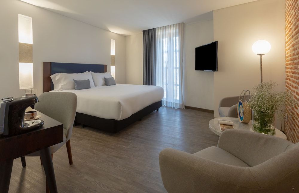 Classic Room, 1 King Bed, Non Smoking