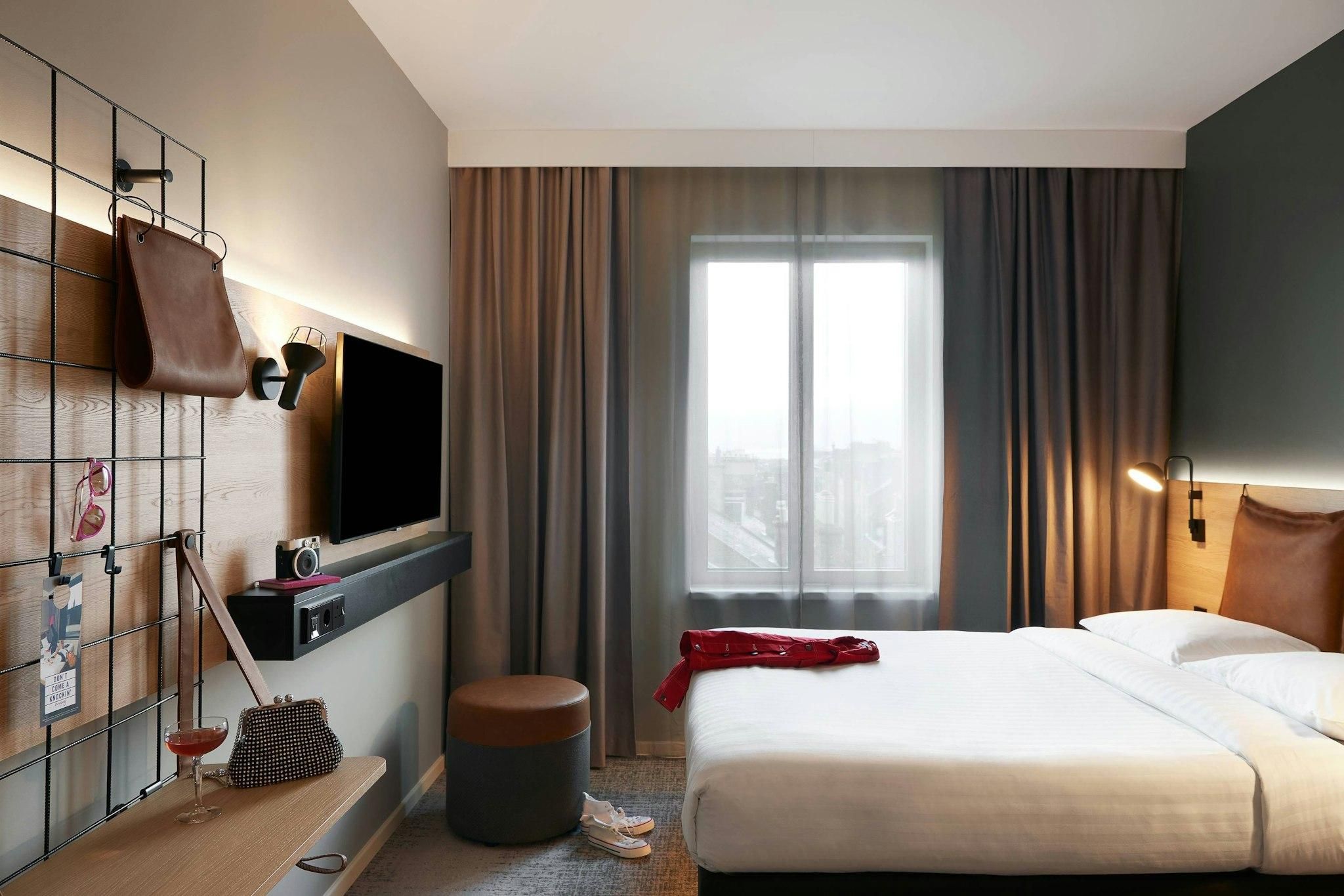 Moxy Queen Sleeper, Guest room, 1 Queen