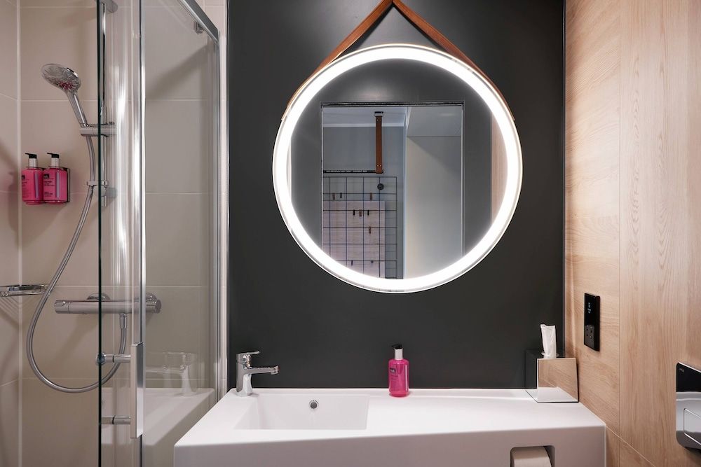 Moxy Edinburgh Fountainbridge Room, 1 Queen Bed, Non Smoking 6