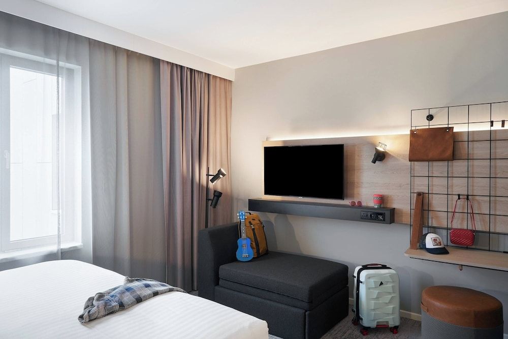 Moxy Edinburgh Room, 1 Queen Bed 4