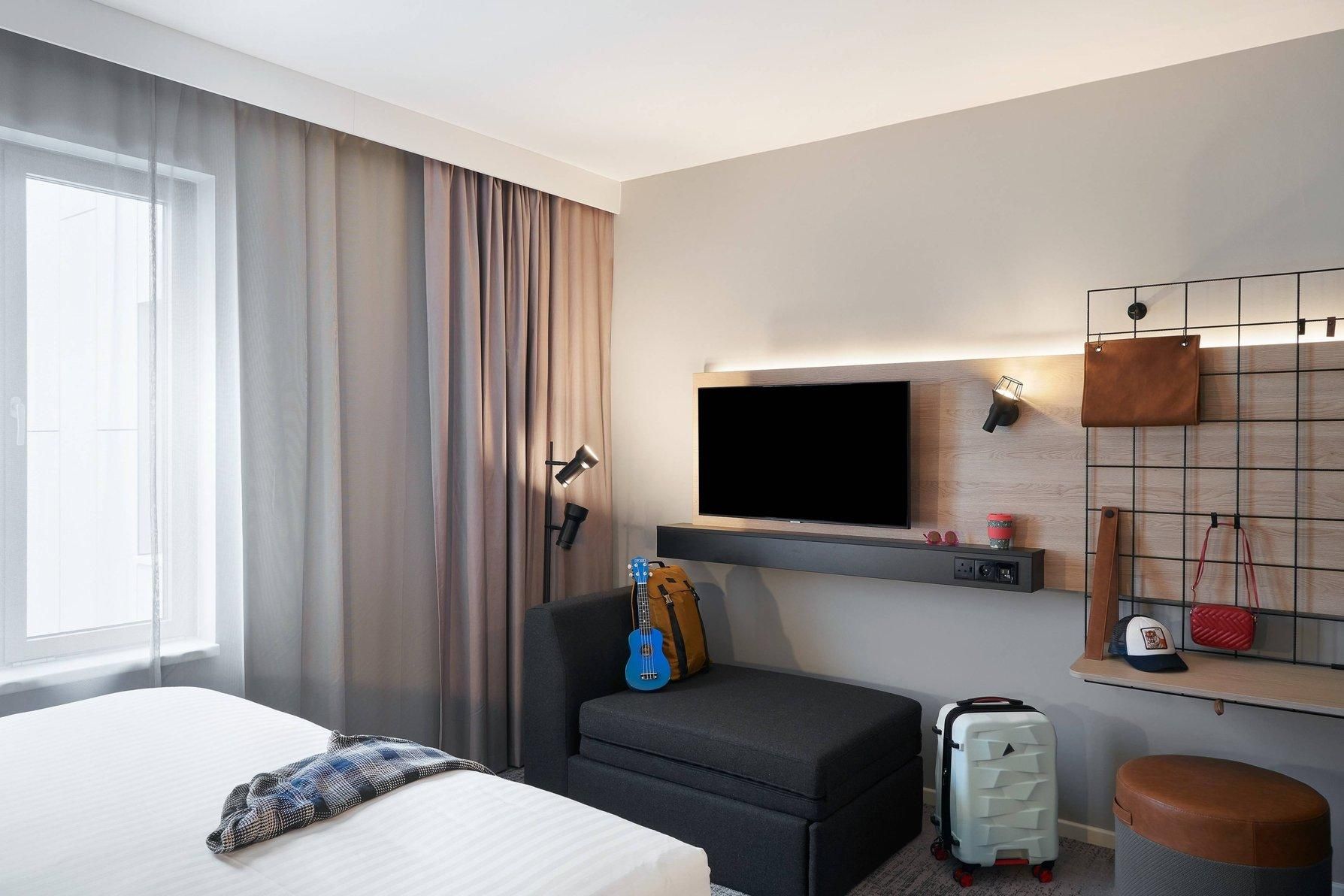 Moxy Extra Sleeper, Larger Guest Room, 1 Queen, Sofa Bed