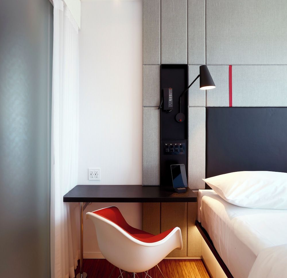 citizenM Seattle Pioneer Square Room, 1 King Bed 8