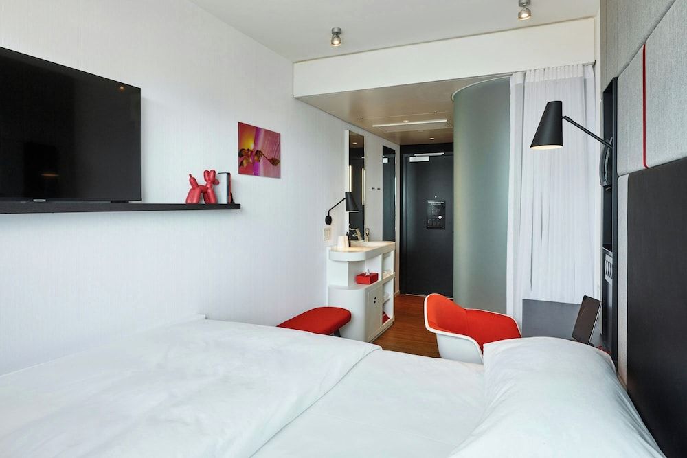 citizenM Seattle Pioneer Square Room, 1 King Bed 2