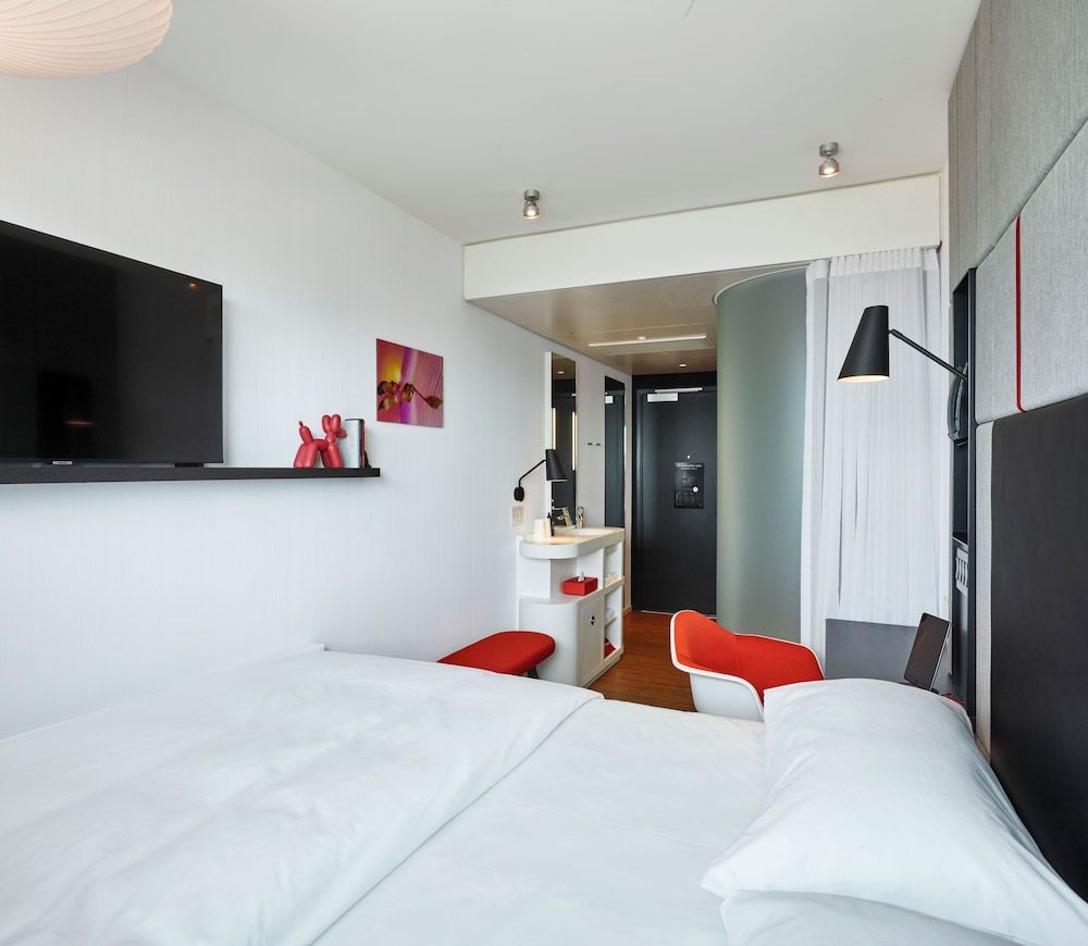 citizenM Seattle Pioneer Square Room, 1 King Bed 3