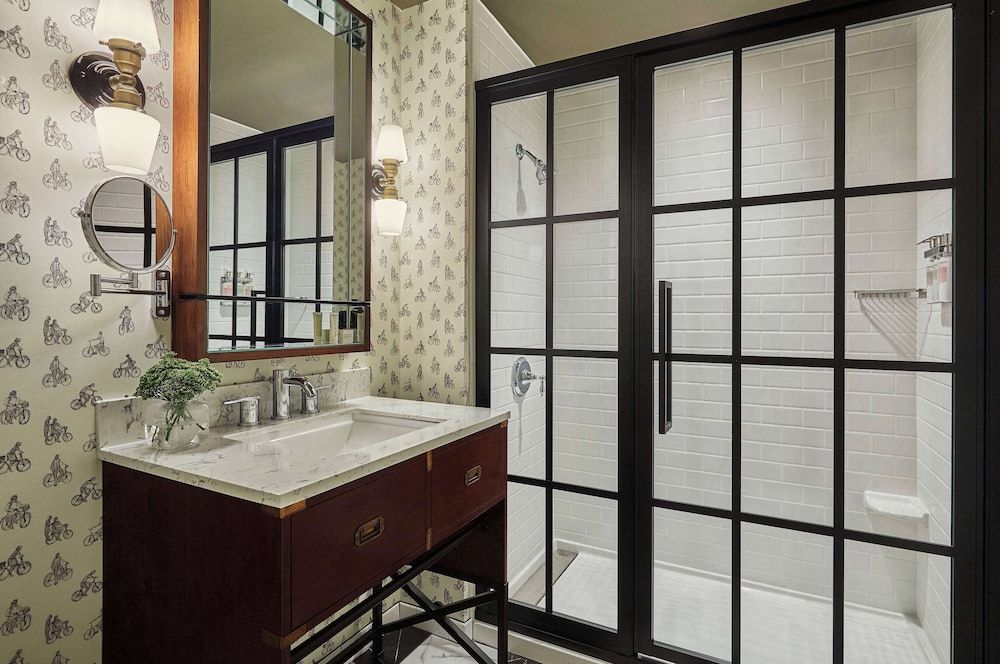 Suite, 2 Queen Beds, Accessible, Bathtub