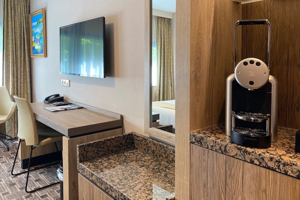 XO Hotels Blue Square Standard Double Room, 1 Queen Bed 6