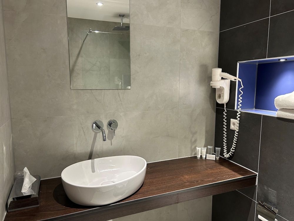 undefined XO Hotels Blue Square 9