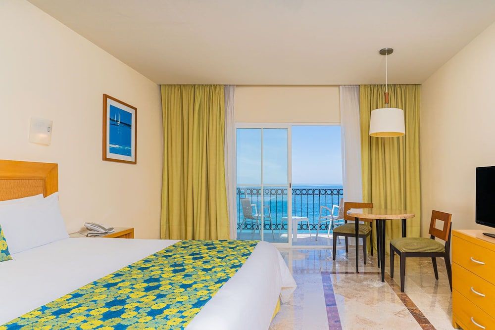 Standard Room, 1 King Bed, Ocean View