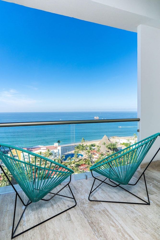 Deluxe Room, 1 King Bed, Sea View