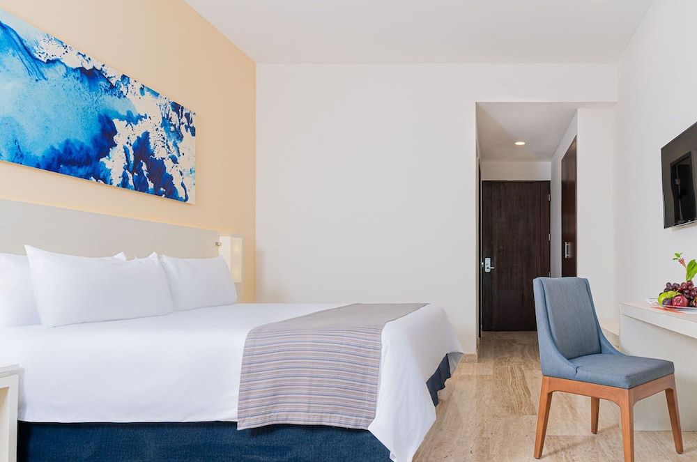 Deluxe Room, 1 King Bed, Mountain View