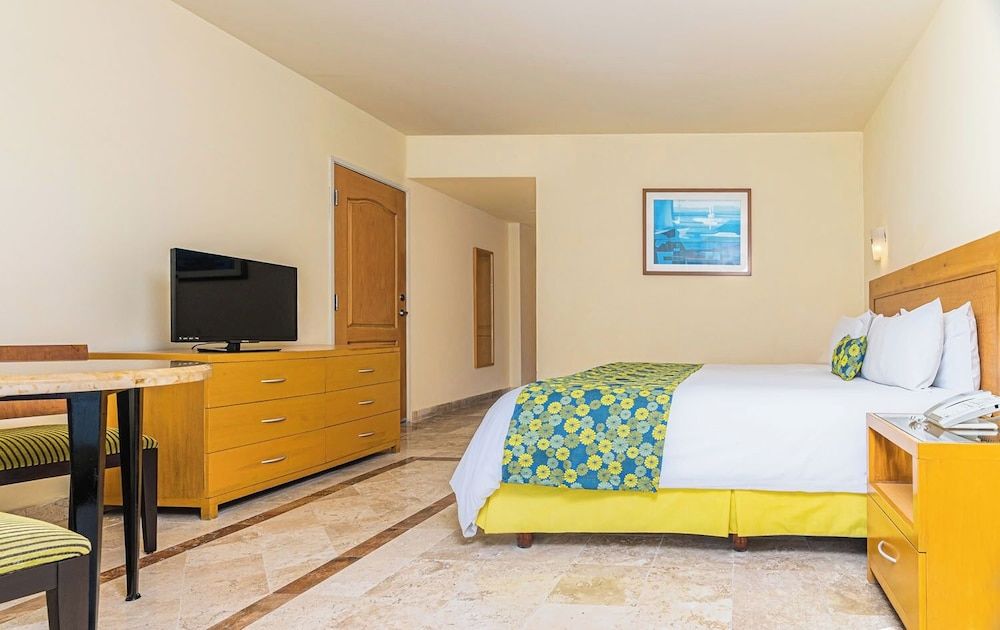 Standard Room, 1 King Bed, Garden View