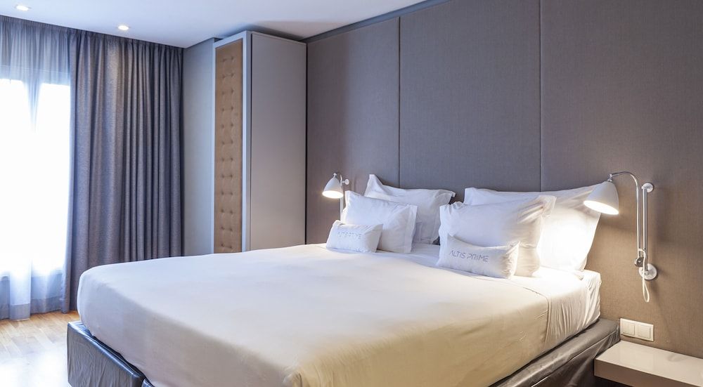 Family Suite (2 Adults + 2 Children)