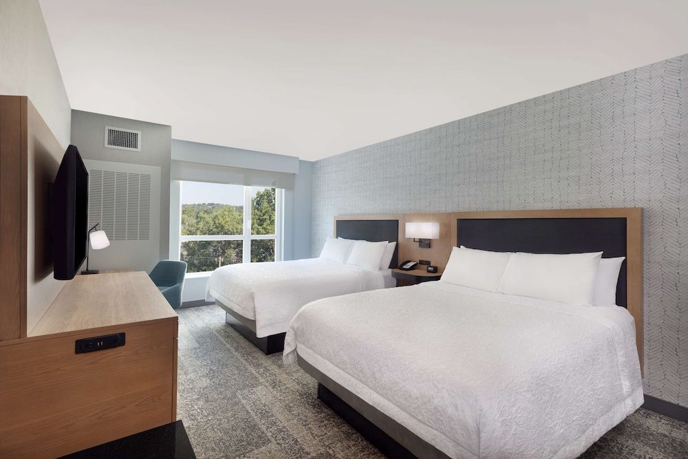 Room, 2 Queen Beds, Accessible, Bathtub