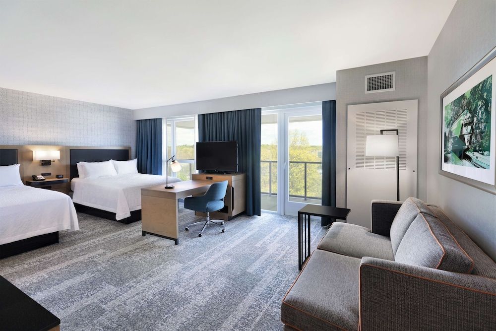 Suite, 2 Queen Beds, Accessible, Balcony