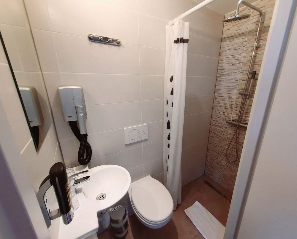 Hotel Washington Standard Room 3