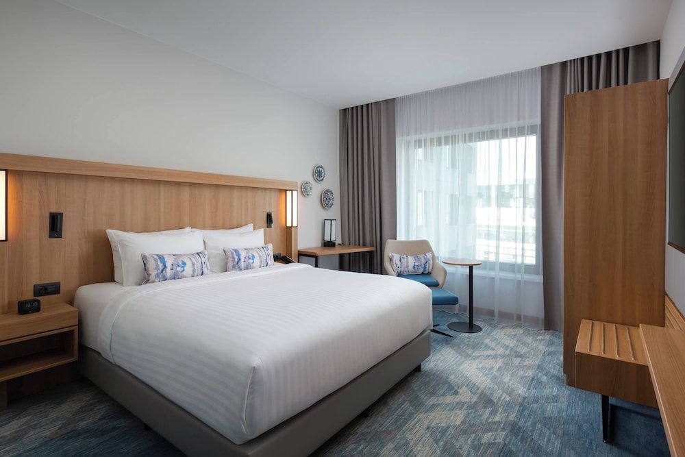 Courtyard by Marriott Bucharest Floreasca Standard Room, 1 King Bed