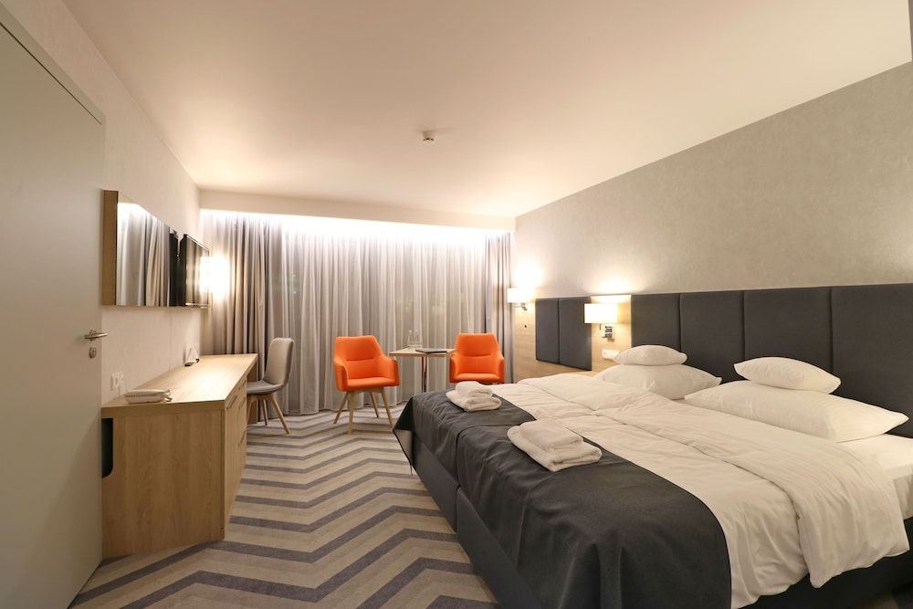 Economy Double or Twin Room (Vent View)