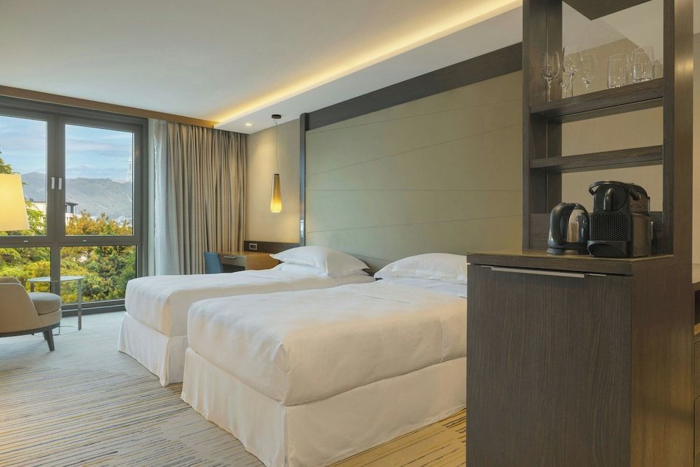 Sheraton Grand Tbilisi Metechi Palace Deluxe Room, 2 Twin Beds, Non Smoking 2