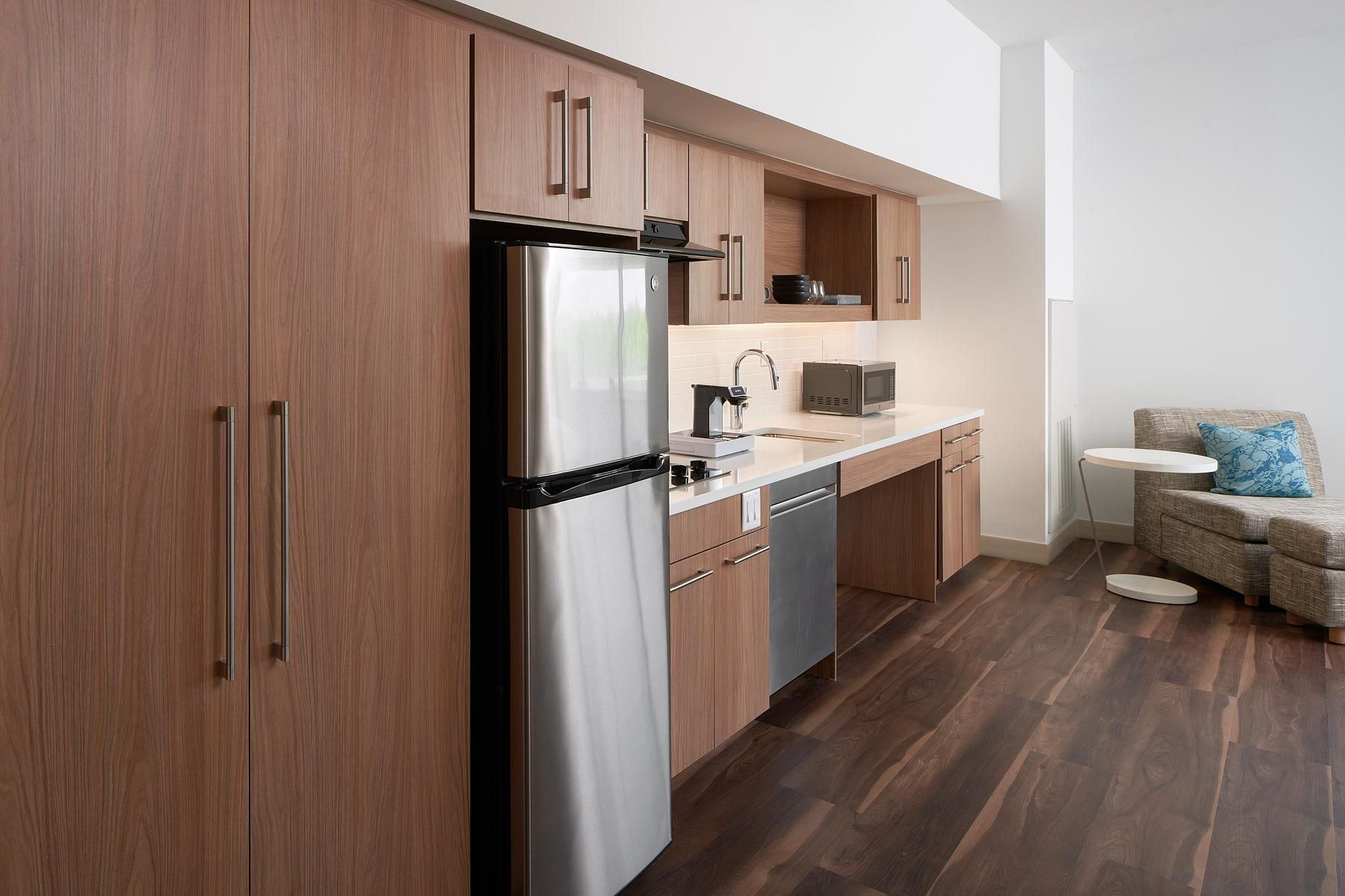 1 Bedroom Suite, In Loft: 2 Queen, Sofa Bed