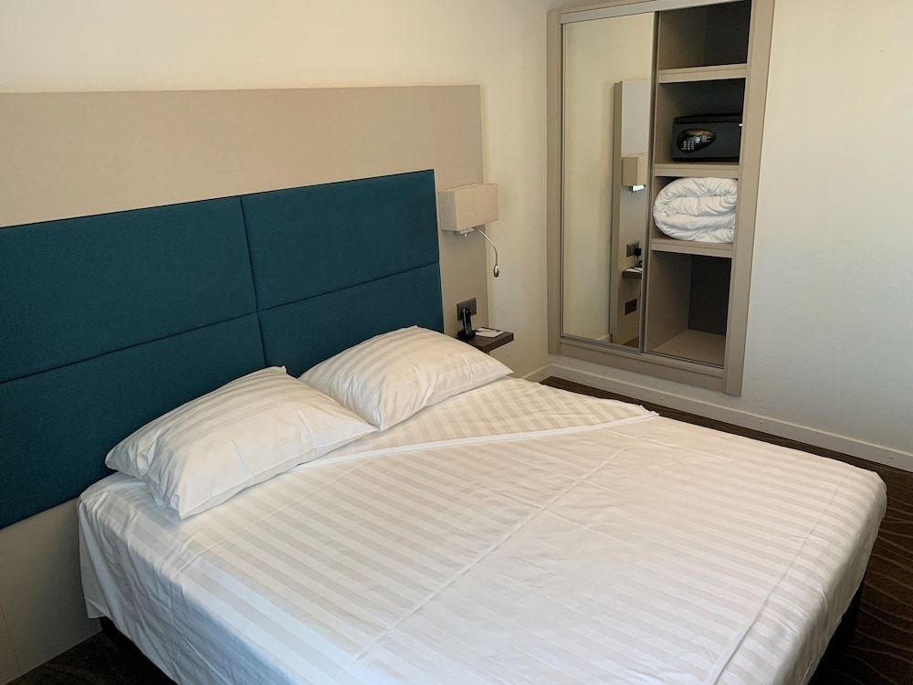 undefined Admiral Hotel 2