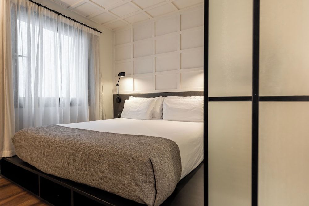 Yurbban Ramblas Boutique Hotel Standard Double Room, 1 Queen Bed 8
