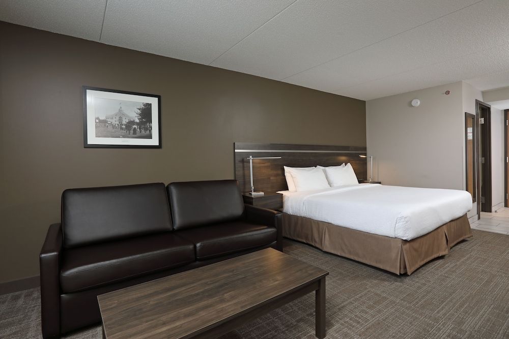 Canad Inns Destination Centre Brandon Deluxe King