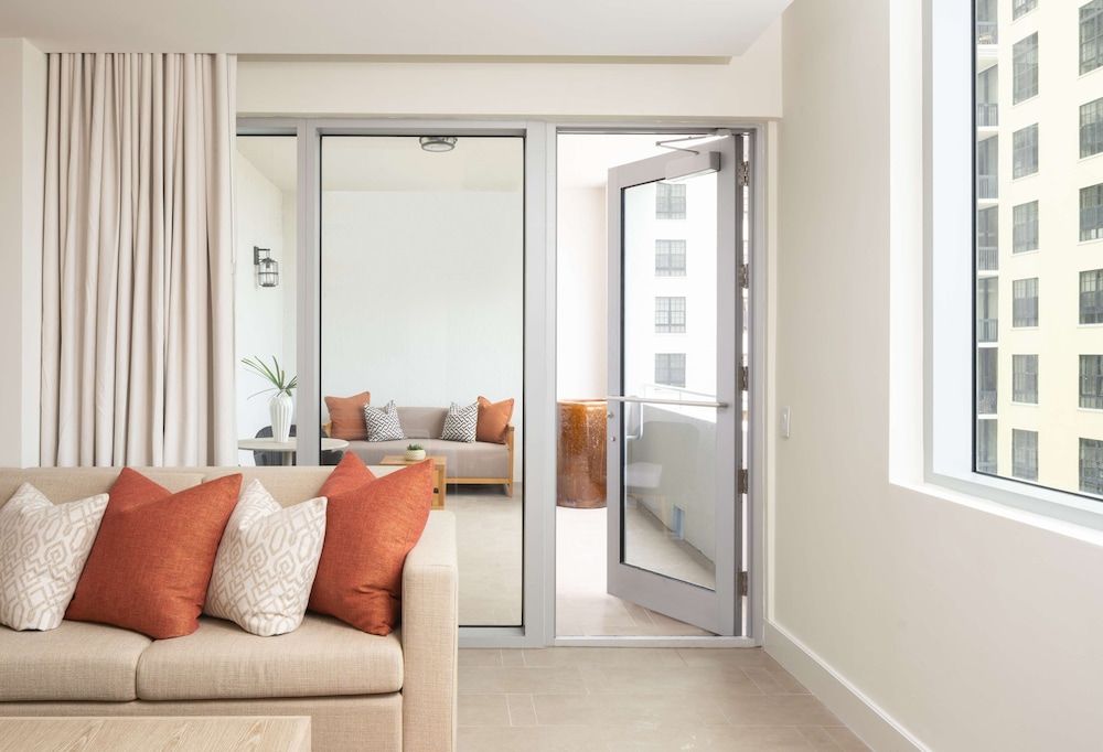 Suite, 1 King Bed, Accessible (Roll-In Shower)