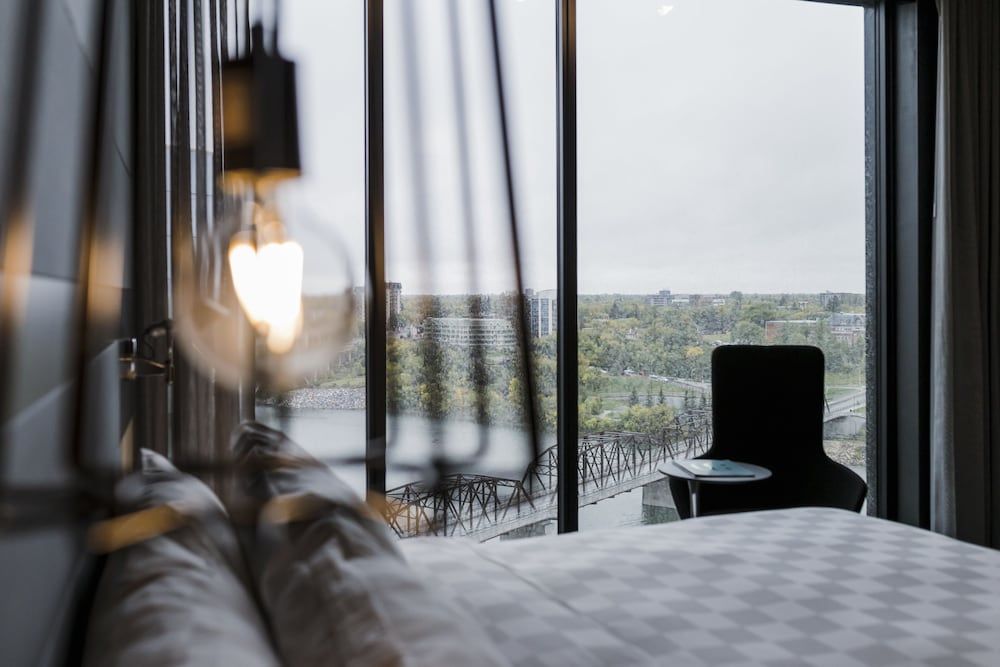 Alt Hotel Saskatoon Room, 1 King Bed, River View