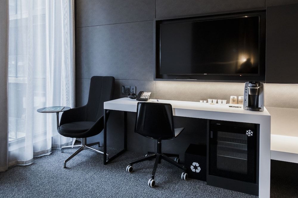 Alt Hotel Saskatoon Room, 2 Queen Beds 3