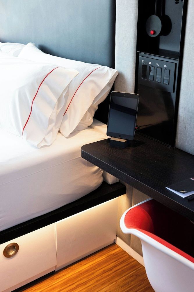 citizenM Miami Brickell Room, 1 King Bed 8
