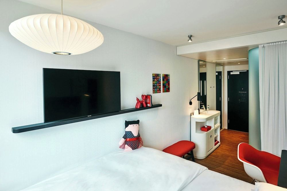 citizenM Miami Brickell Room, 1 King Bed 6