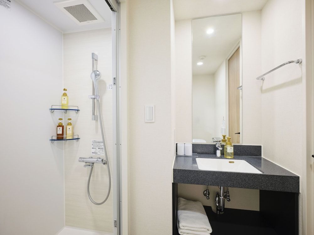 hotel MONday Premium Ueno Okachimachi Standard Twin Room, Non Smoking (with Extra Bed) 4