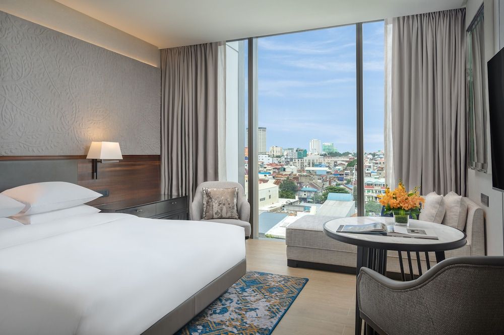 Hyatt Regency Phnom Penh Standard Room, 1 King Bed 2