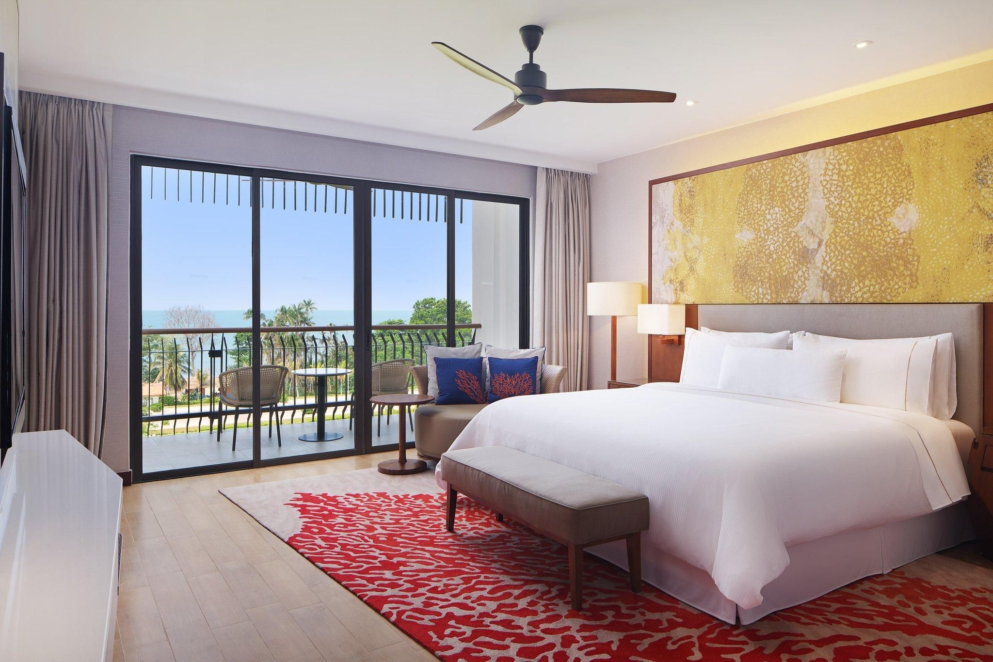 Premier 1 Bedroom Suite, 1 Bedroom Larger Suite, 1 King, South China Sea View, Sea View, Balcony