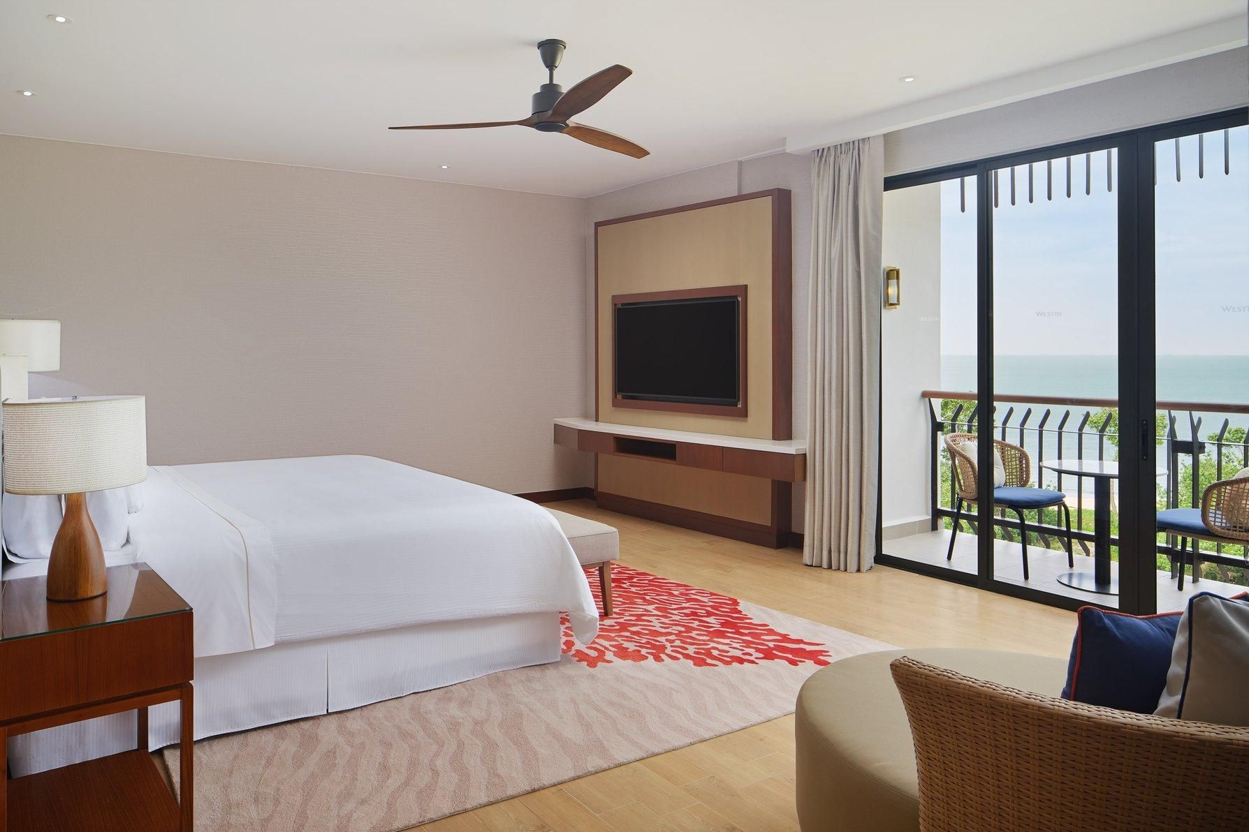 1 Bedroom Suite, 1 King, Balcony