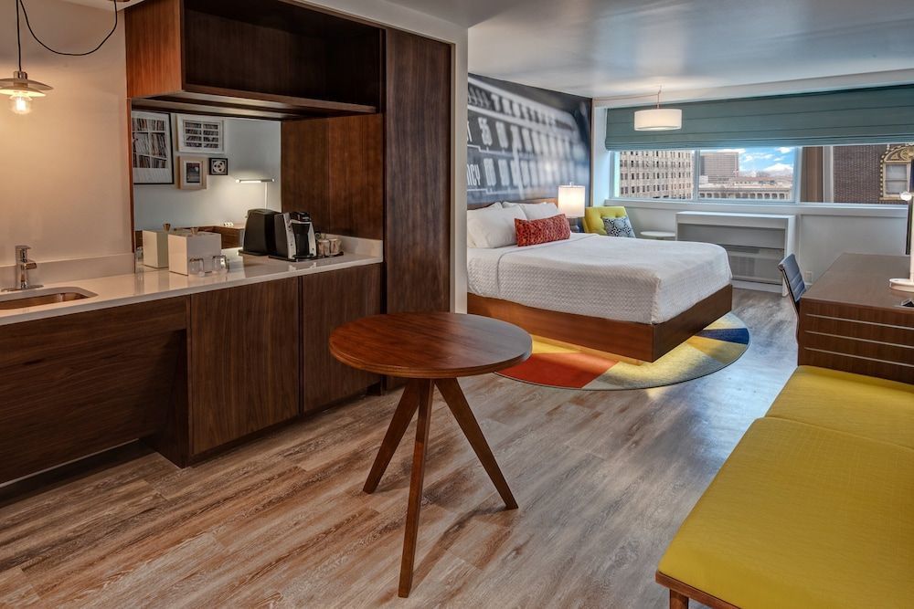 Premium Room, 1 King Bed (Minifridge)