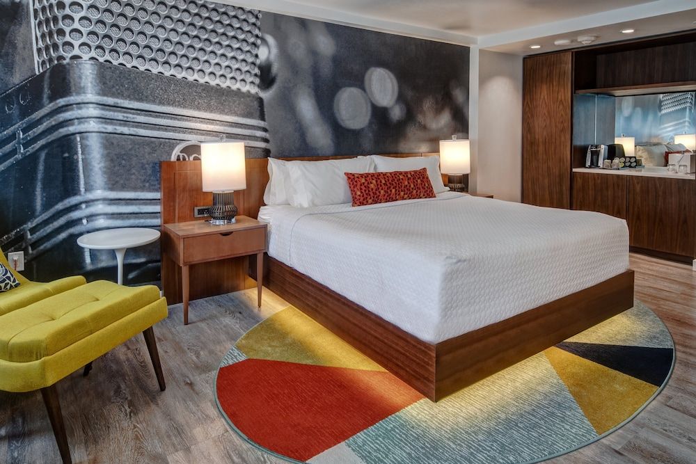 Standard Room, 1 King Bed, Accessible (Communications Accessible)