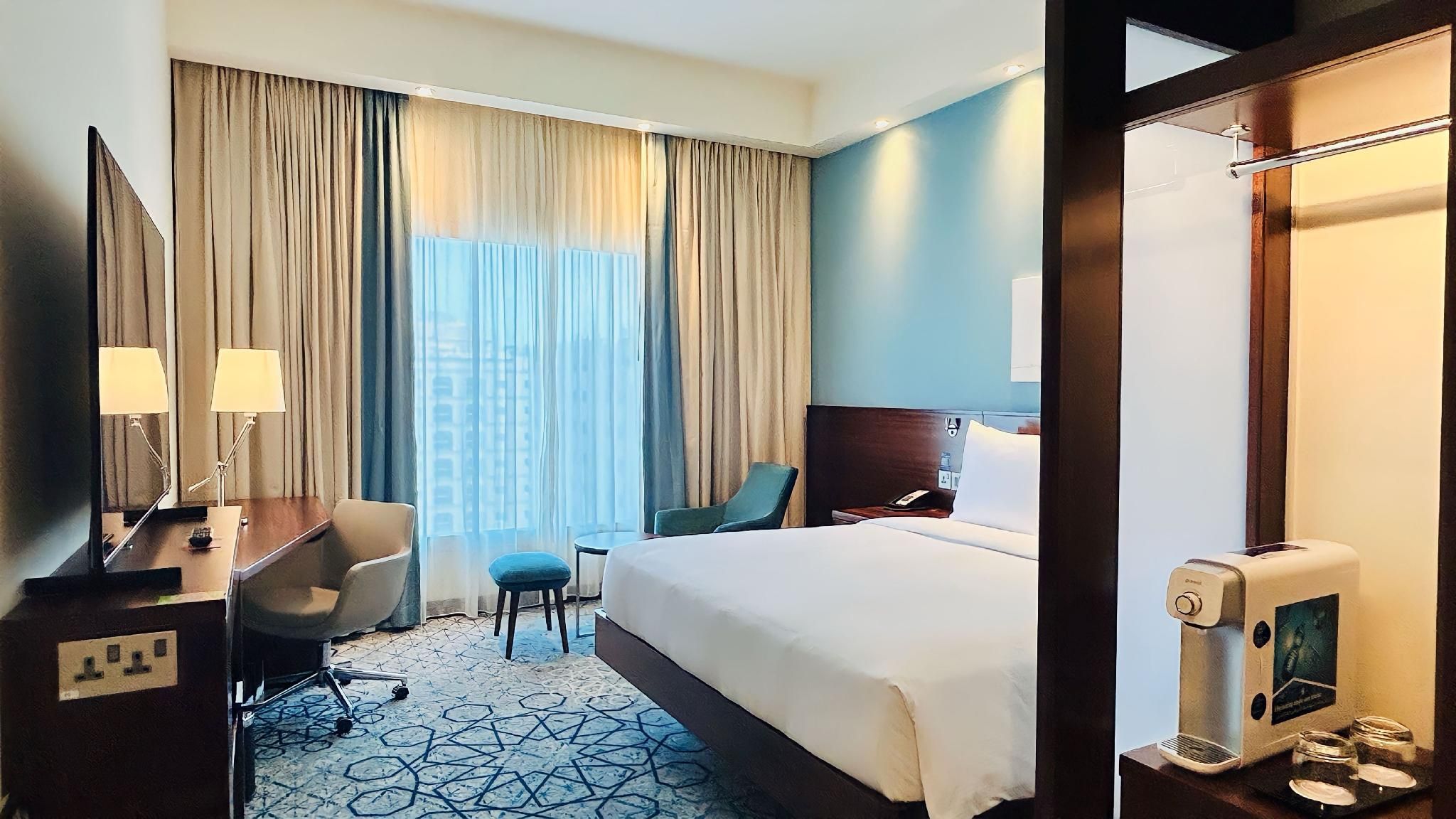 Hampton by Hilton Dubai Al Barsha King Guest Room Smoking 2
