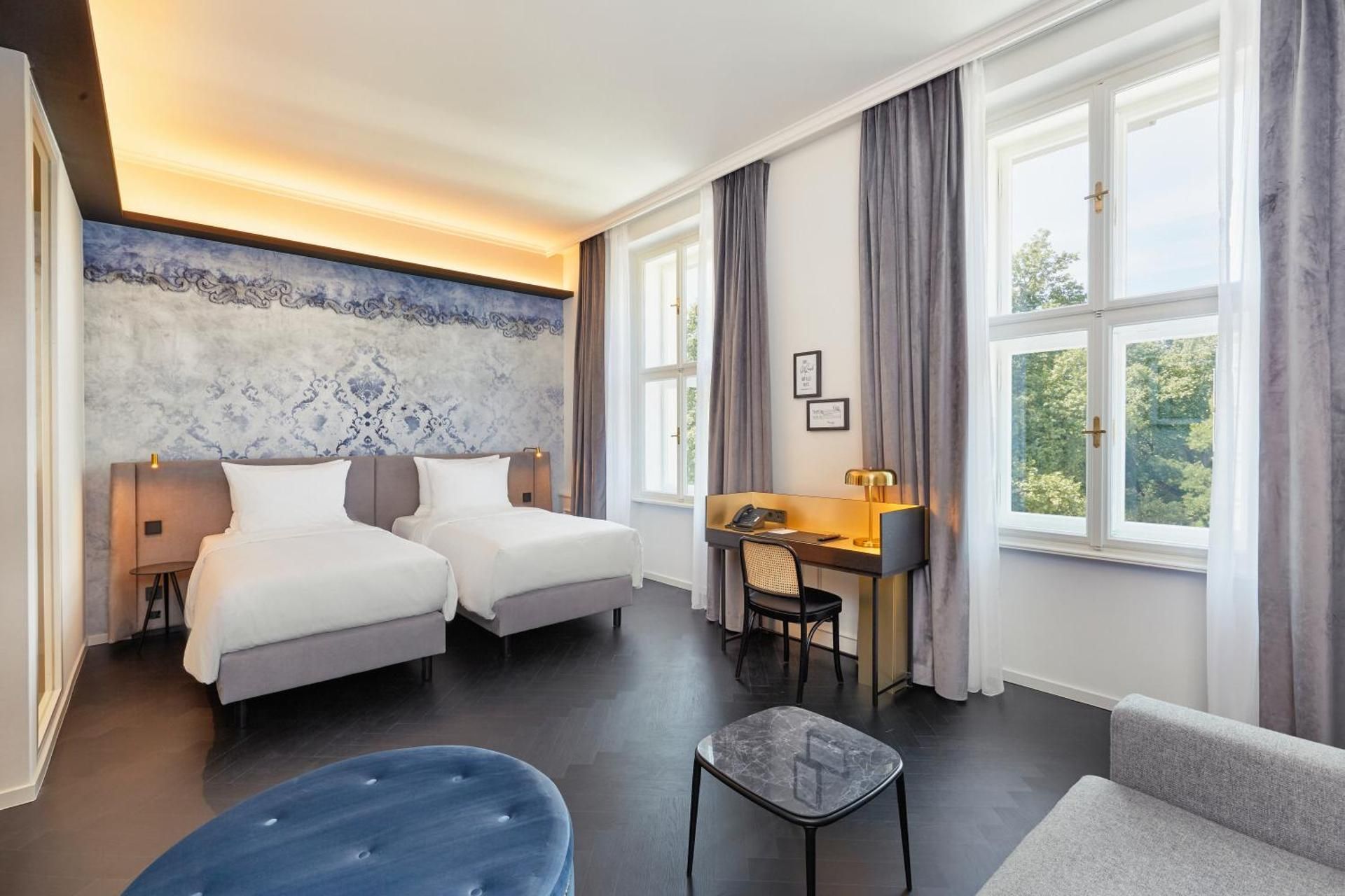 Junior Suite with Executive Lounge Access