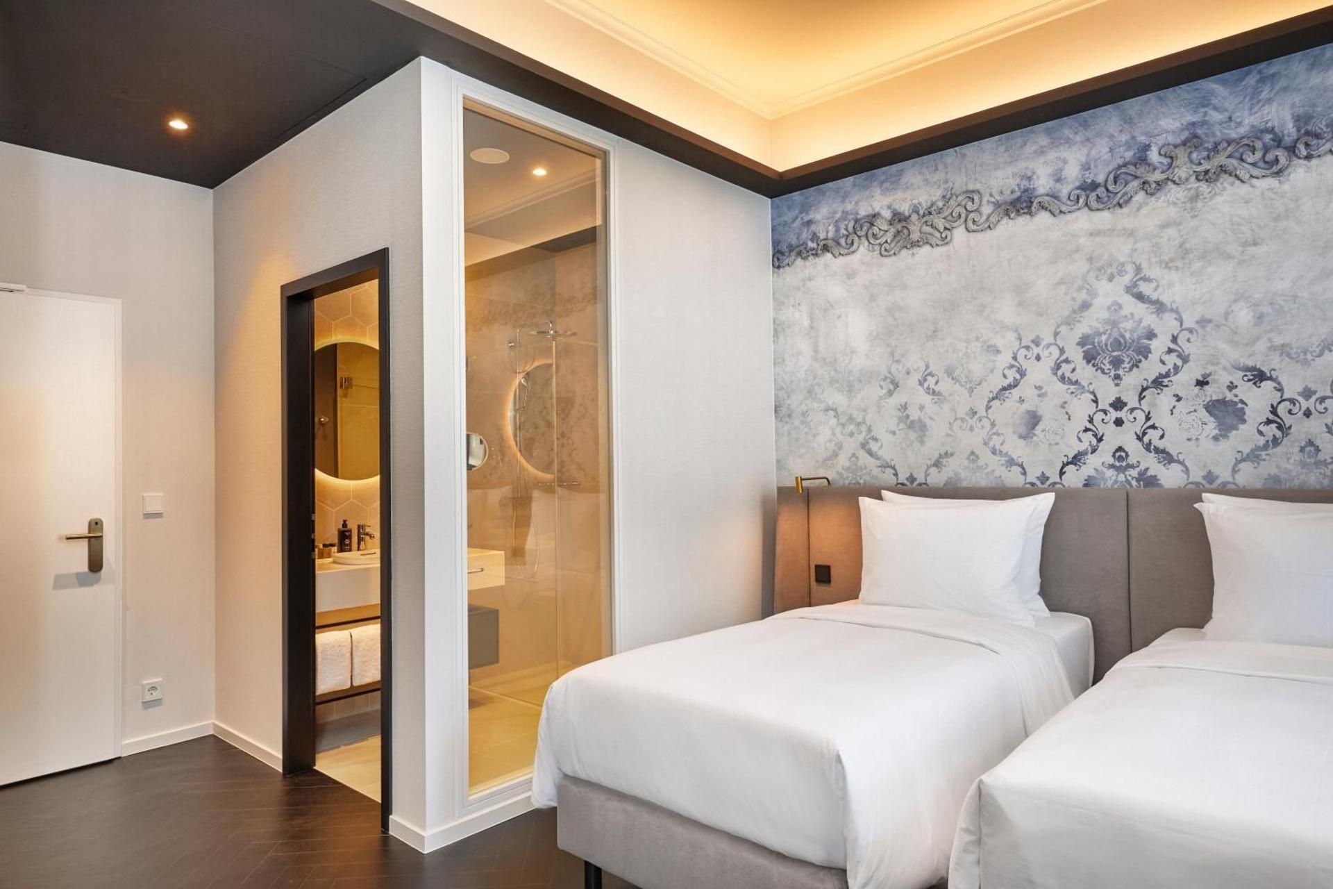 Junior Suite with Executive Lounge Access
