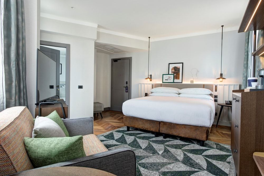 undefined DoubleTree by Hilton Rome Monti 4