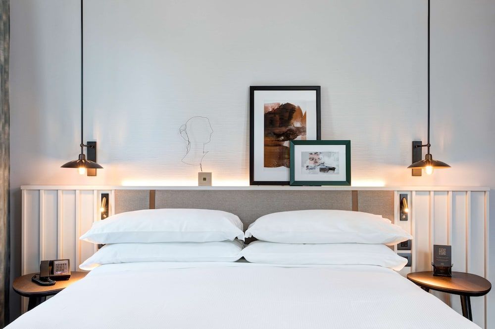 DoubleTree by Hilton Rome Monti Room, 1 Queen Bed 3