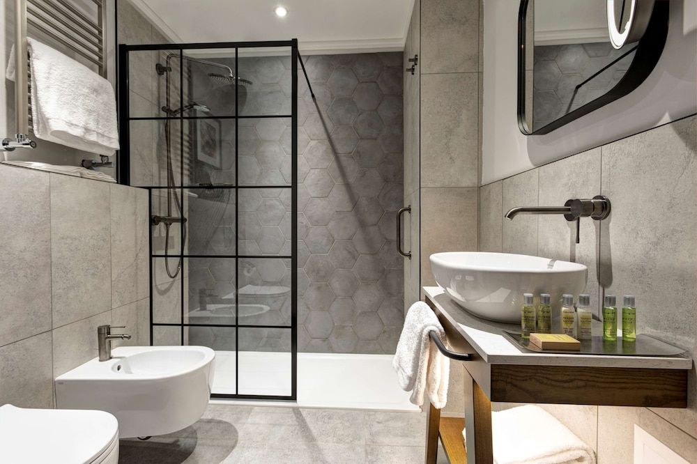 DoubleTree by Hilton Rome Monti Room, 1 Queen Bed 5