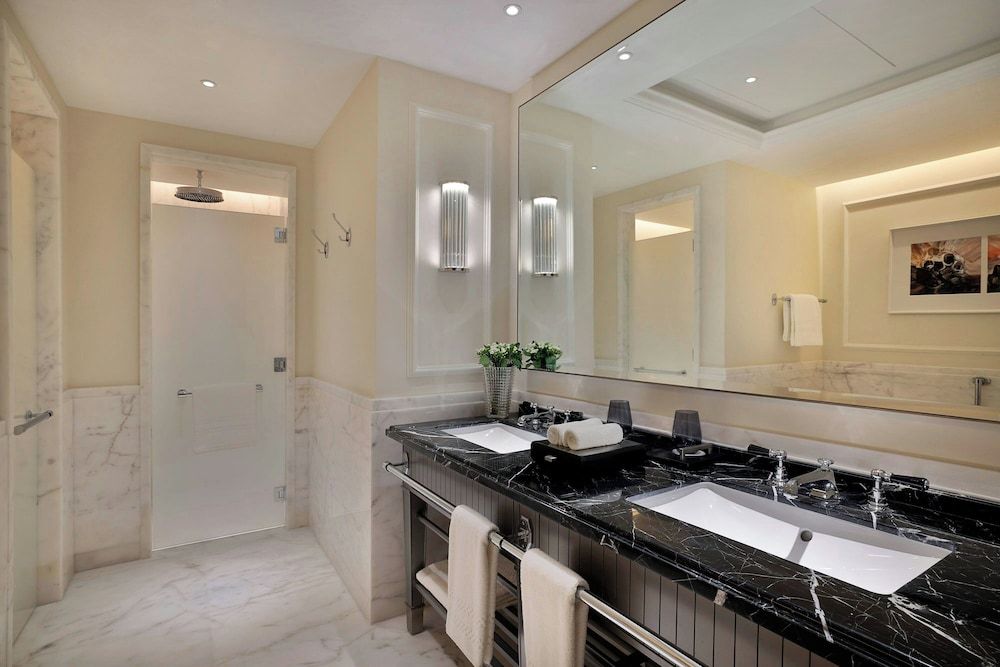 The Ritz-Carlton, Amman Deluxe Room, 2 Queen Beds, City View 12