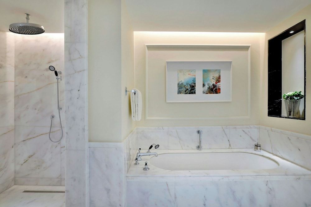 The Ritz-Carlton, Amman Deluxe Room, 2 Queen Beds, City View 14