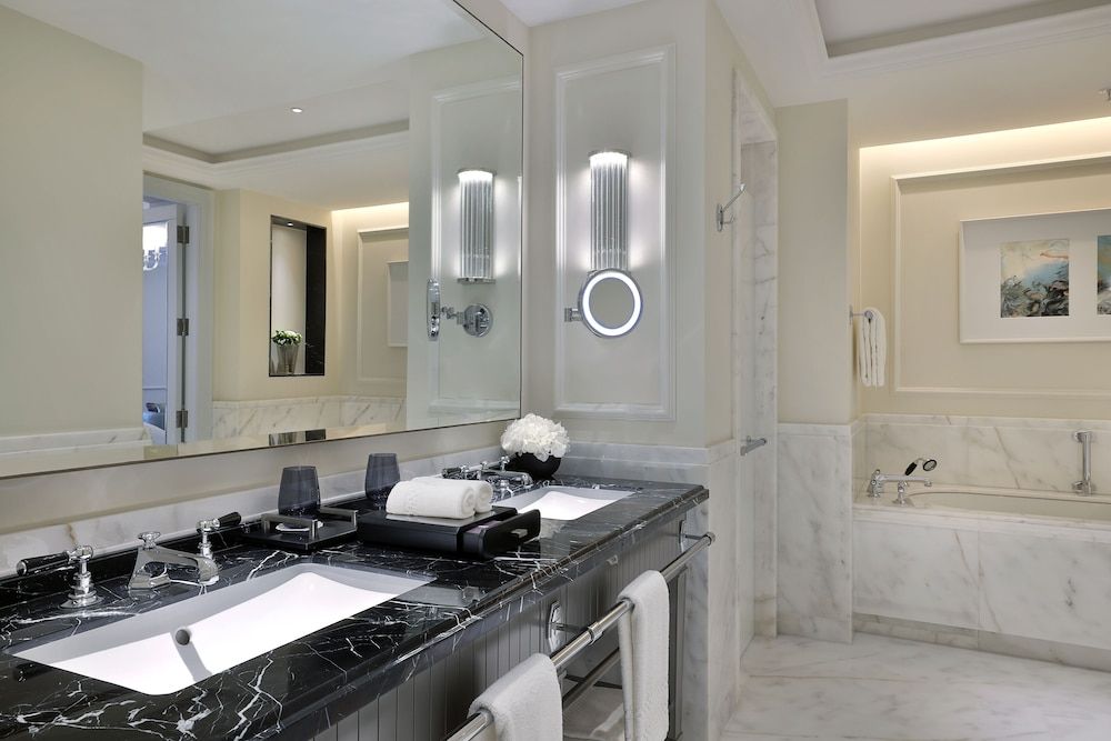 The Ritz-Carlton, Amman Deluxe Room, 2 Queen Beds, City View 11